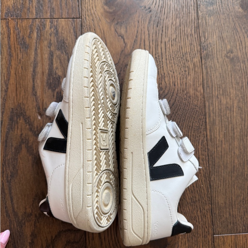 Veja Women's White Sneaker with Black V Detail - Picture 8 of 11